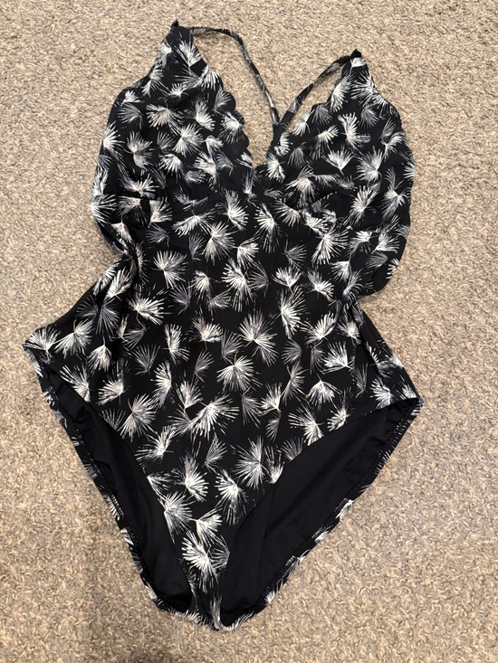 La Blanca Other - La Blanca Plus Size 18W Petal Pusher Cross Back Halter One Piece Swimsuit